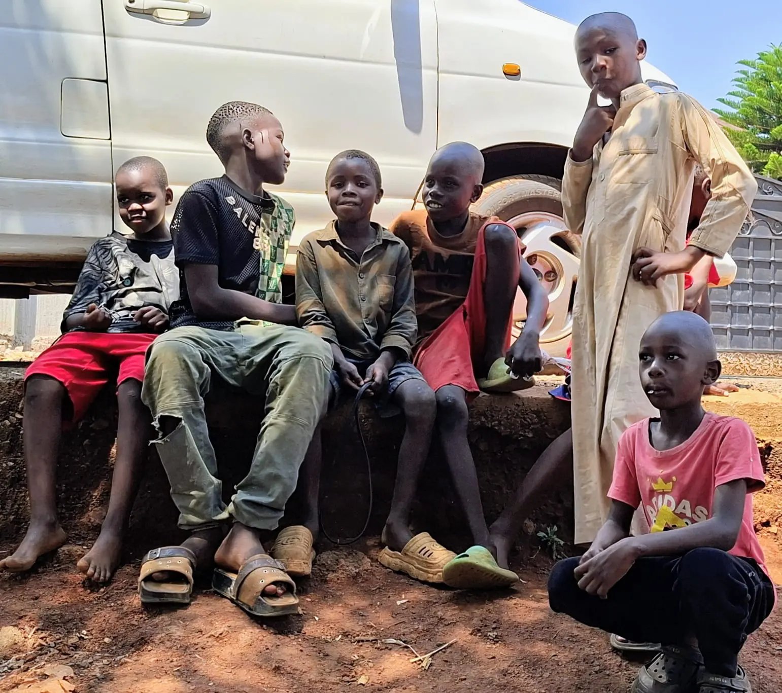 Children from Ndegge's family and neighbourhood in Mawero, Busia